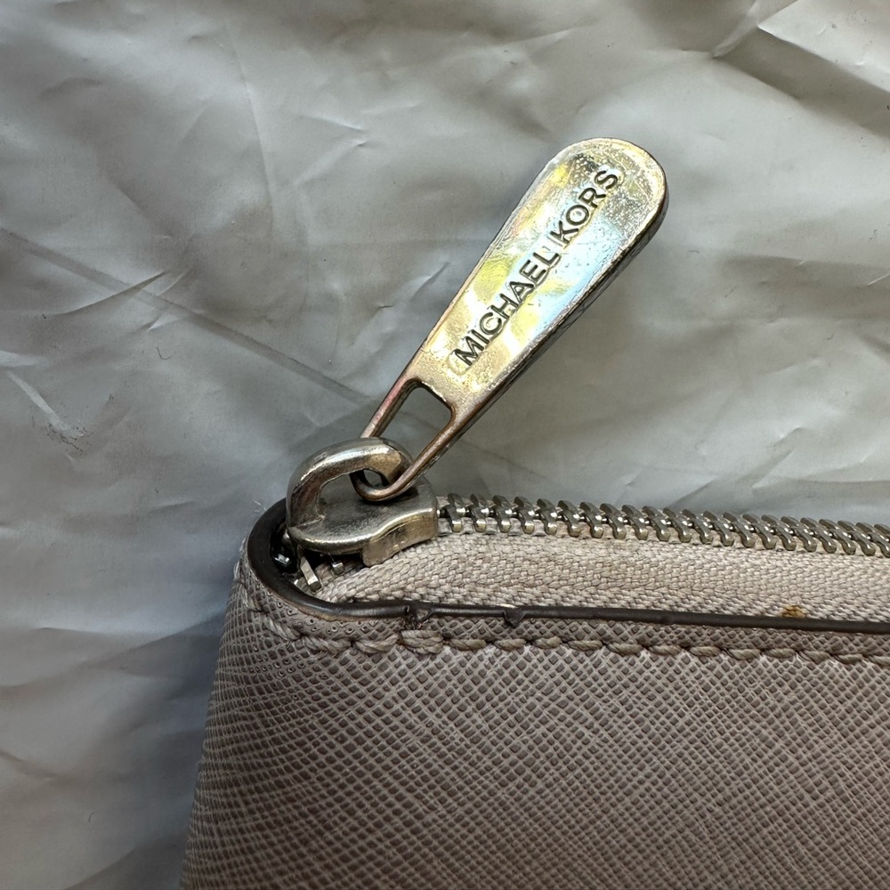 Michael Kors Grey Wallet Zipper Closure Pre-Loved As-Is - Picture 4 of 13